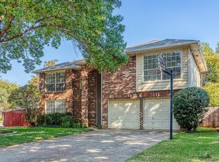 7025 Escondido Dr, Arlington, TX 76016
