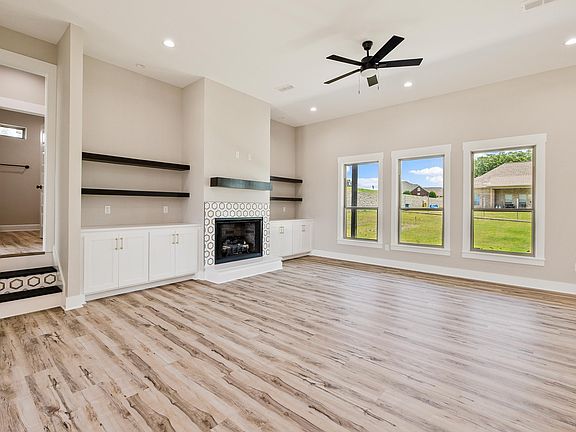 3rd image of 1570 Marquee Cir