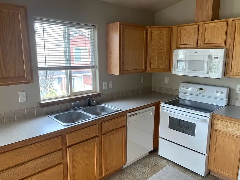 1953 E Wilson Ln #B — Photo 17
