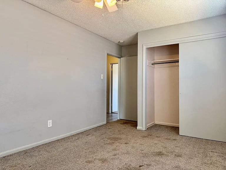 112 S Eisenhower Dr — Photo 7