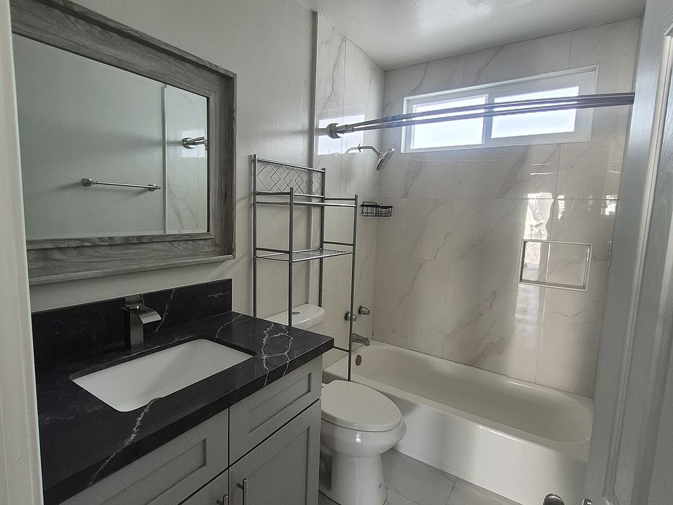 2nd image of 126 N Manhattan Pl #4