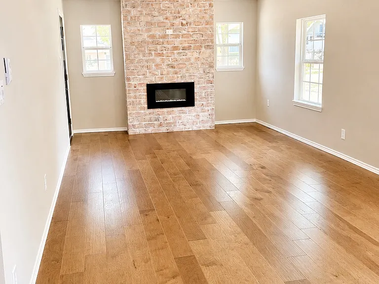 2539 Emmett St — Photo 3