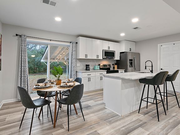4th image of 3032 Brook Dr