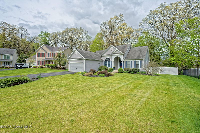 2nd image of 5 Highland Oaks