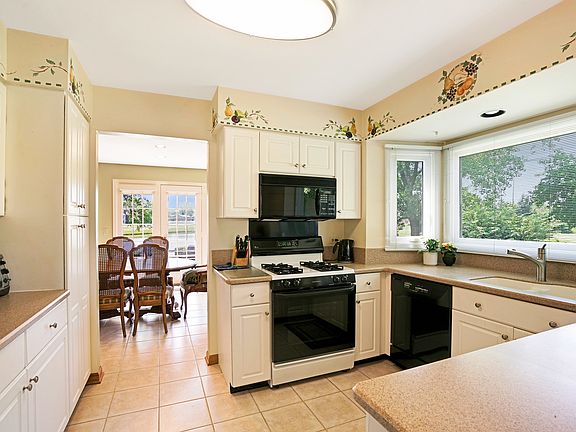 4th image of 764 Sussex Corner Ln