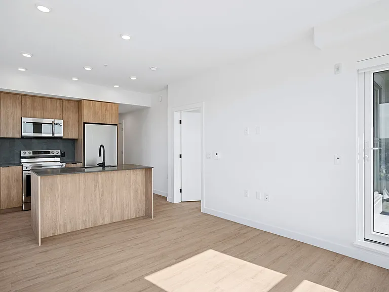 219 E 24th Ave — Photo 32