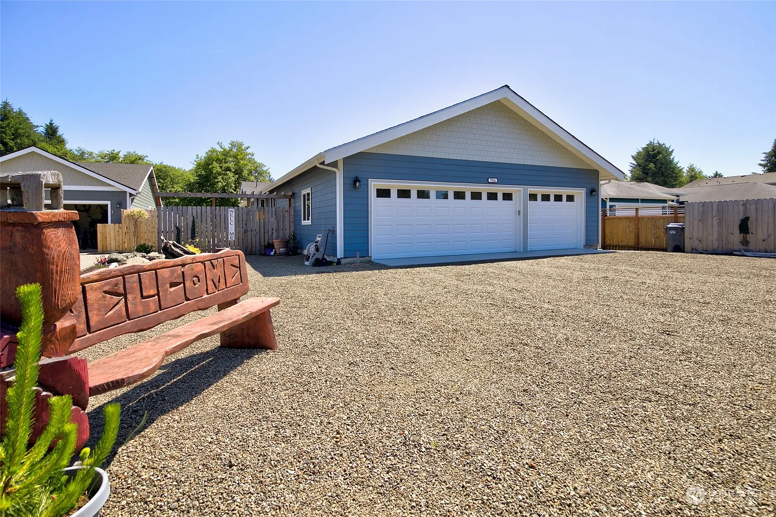 756 Island Circle SE photo 1