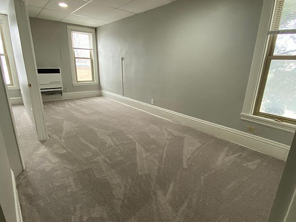 4th image of 917 27th Ave NE APT 8