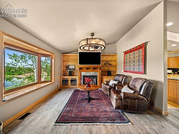 5th image of 114 Lakewood Cir