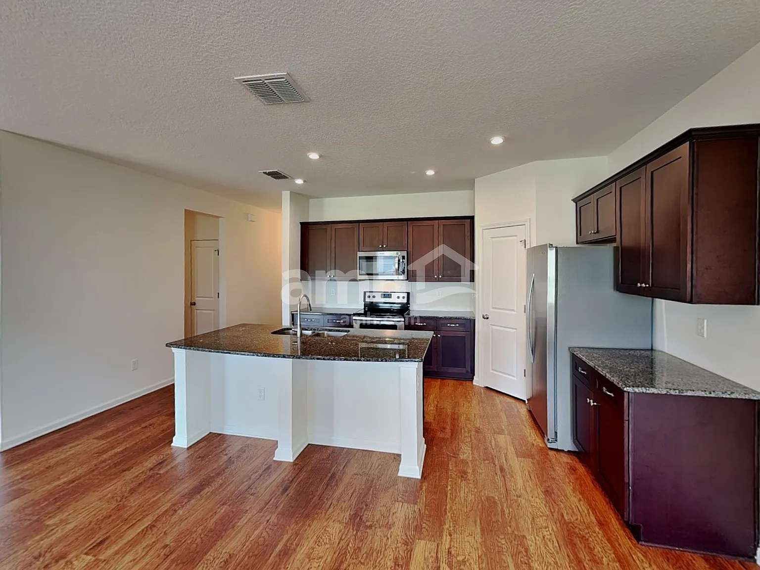 4 bed, 2.0 bath, 1772 sqft, $2,005 — Photo 2