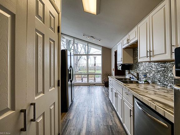 4th image of 492 Abbyshire Dr