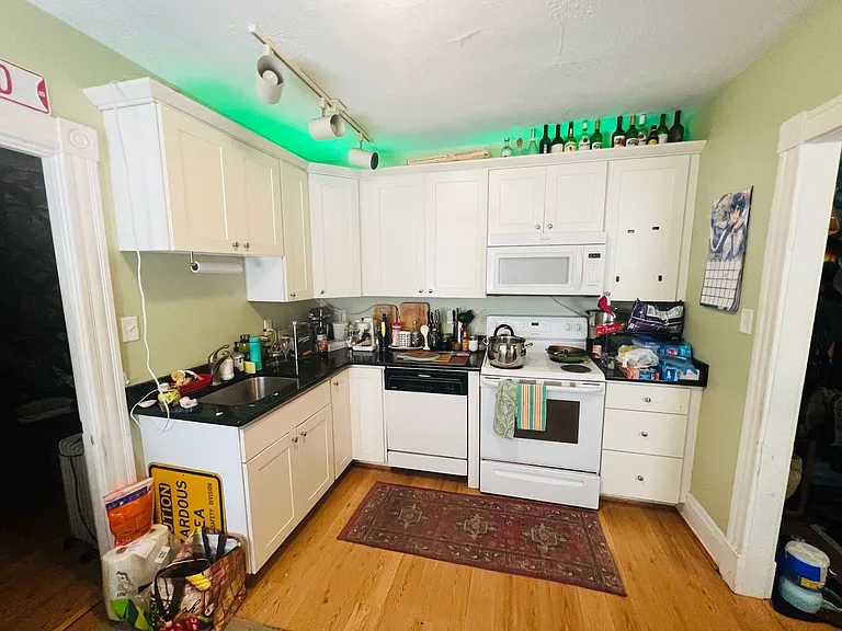 4 N. Dooley Ave — Photo 25