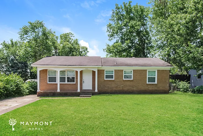 1803 Canterbury Cir NW — Photo 1