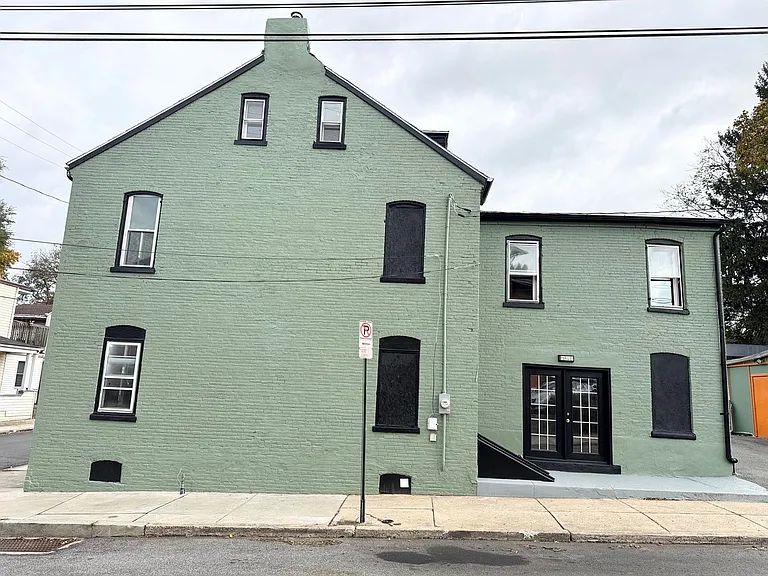 509 E Strawberry St — Photo 2