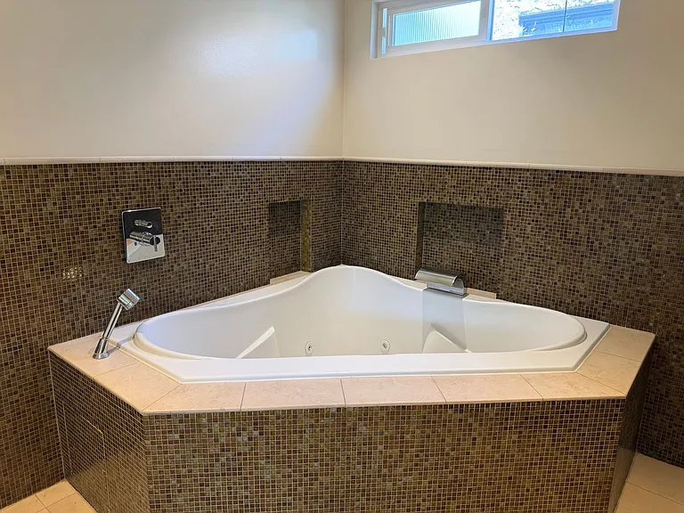 1312 S Orange Grove Ave — Photo 32