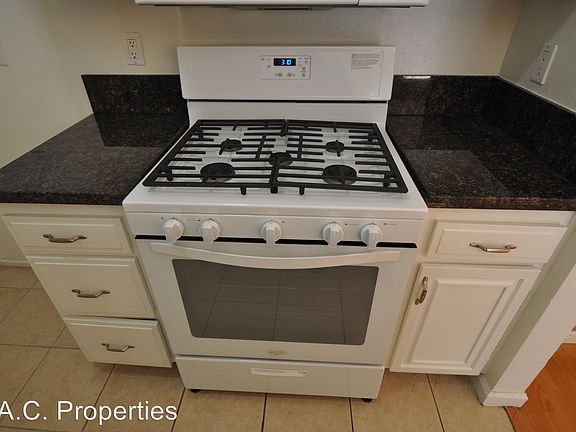 5th image of 11434 Moorpark St Unit 104