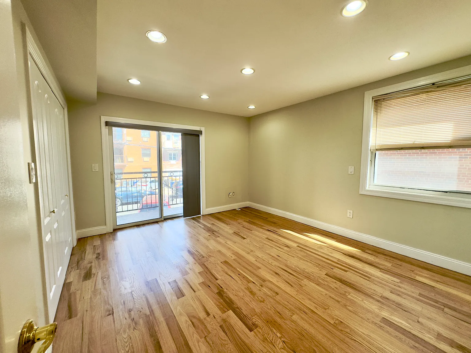 213th St, Bayside — Photo 3