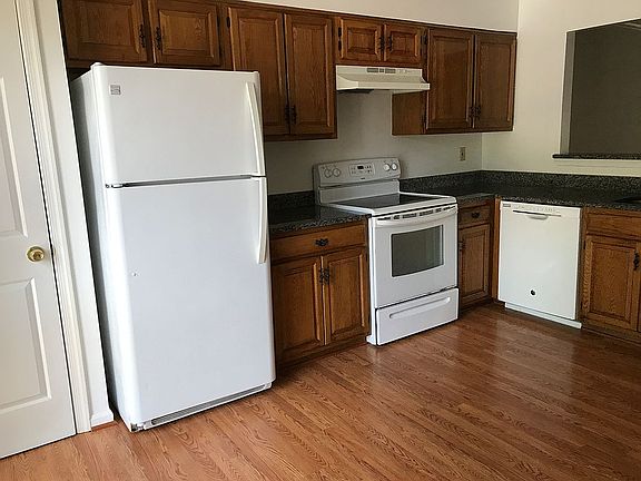 3rd image of 1443 Templeton Pl