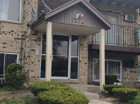 1715 W Chariot Ct #1B, Mount Prospect, IL 60056
