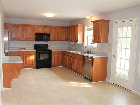 5th image of 2420 Mercer Ct