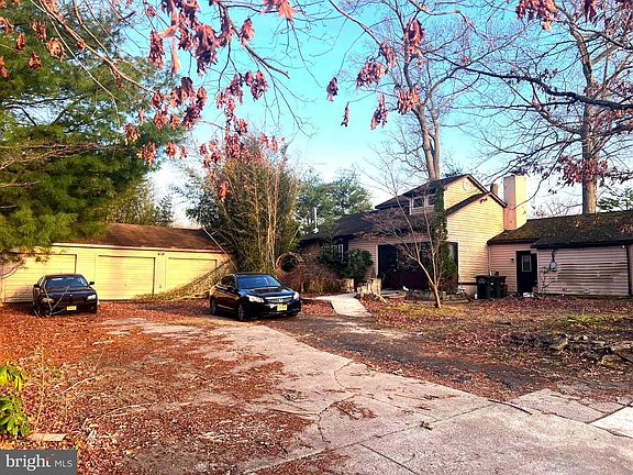 4th image of 200 Helena St