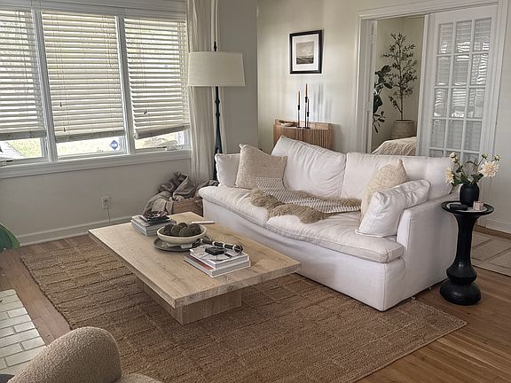 2nd image of 3004 Oakmont Blvd