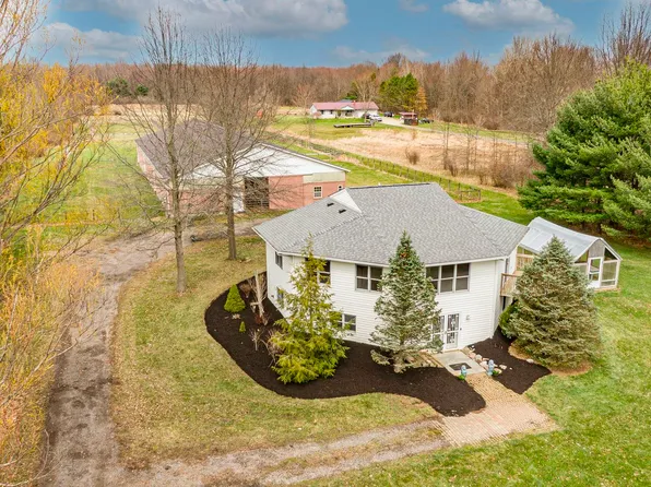 7639 Center Rd, Valley City, OH 44280