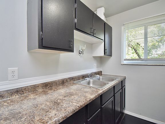 5th image of 1281 Sunset Ave #4