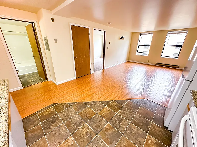 Tuscany Apartments — Photo 37