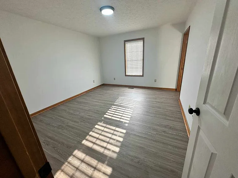 103 Gardenia Dr — Photo 2