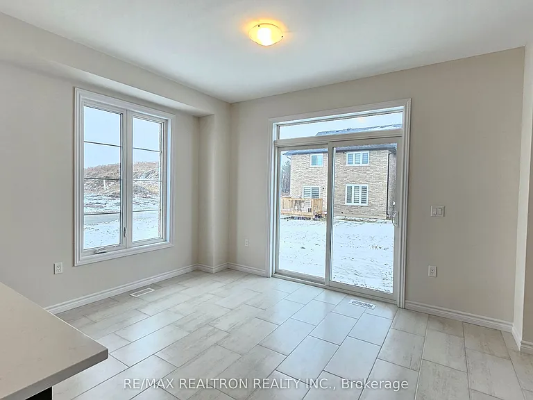 16 York Dr — Photo 7