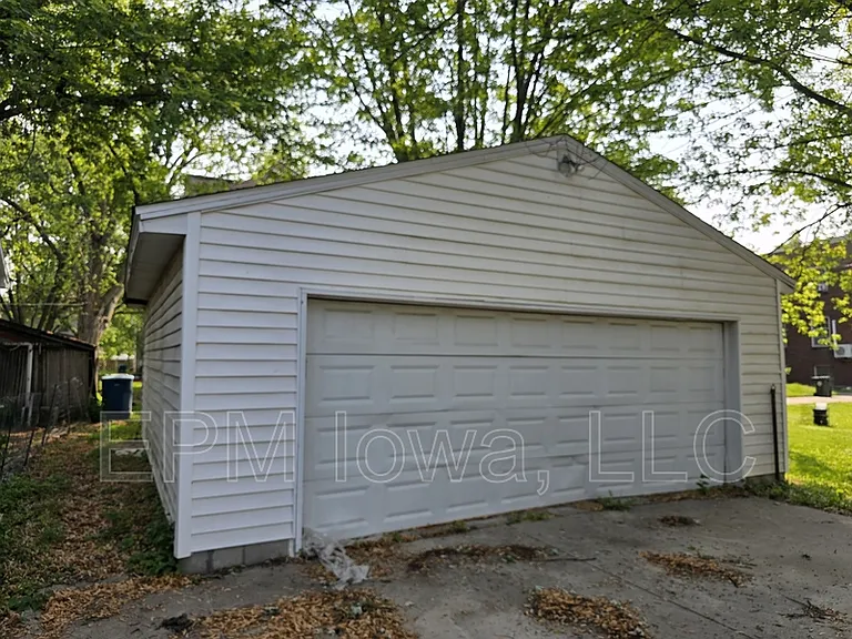 422 Baltimore St — Photo 2