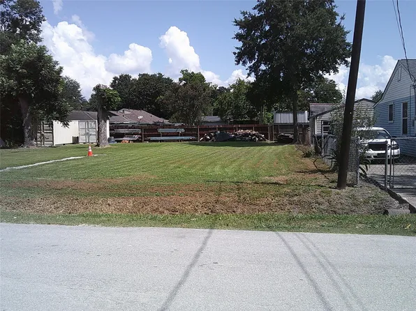63 De Boll St, Houston, TX 77022