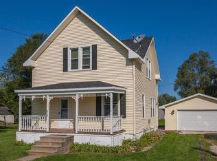 619 E Washington St, Center Point, IA 52213