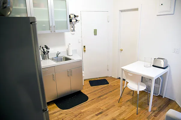 Rented by APT212 INC | media 40