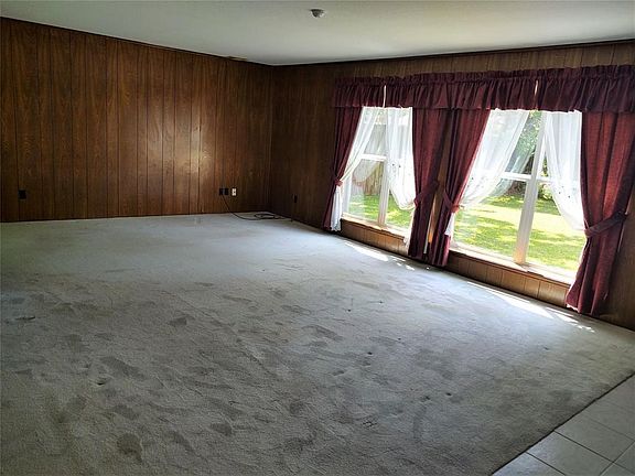 3rd image of 2706 Shady Creek Dr