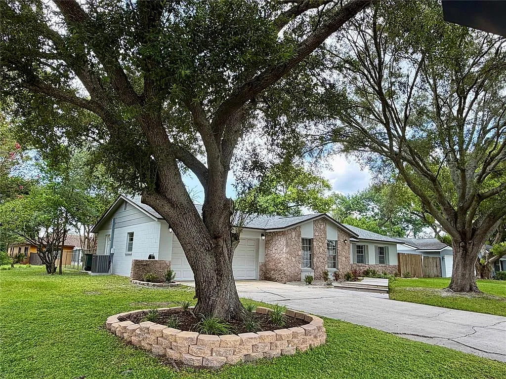 3 bed, 2.0 bath, 1410 sqft, $2,500 — Photo 2