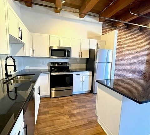 2nd image of 204 Walnut St #403