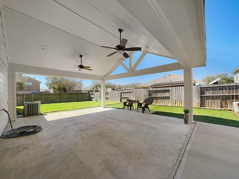 3301 Clover Hill Ln — Photo 3