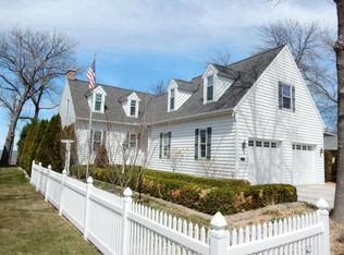 4909 Edgewater Beach Rd, Green Bay, WI 54311