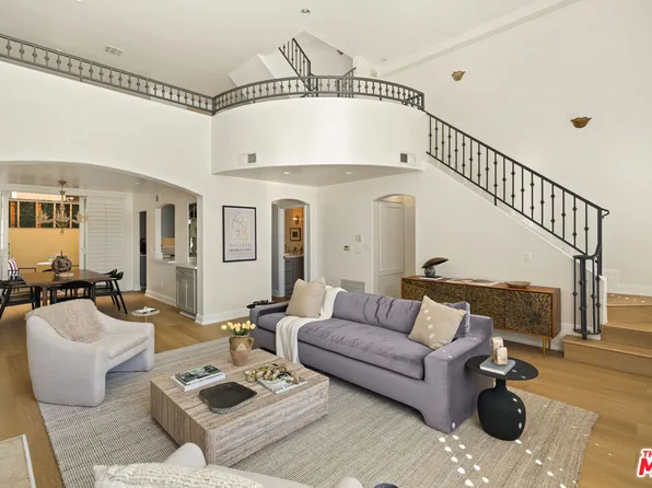 11982 Mayfield Ave APT D, Los Angeles, CA 90049