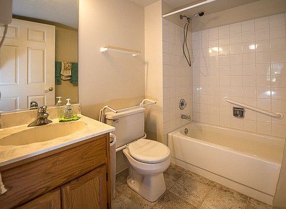 2nd image of 354 Ashford Cir Unit 4