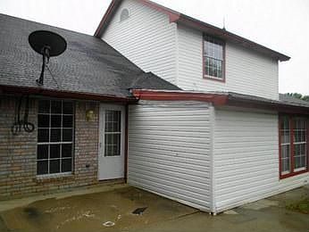 2nd image of 907 Danforth Pl