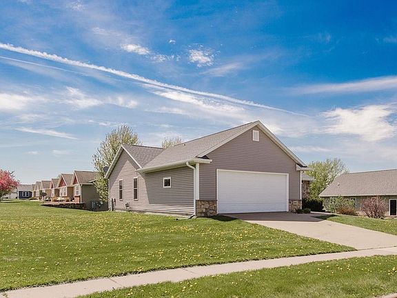 4th image of 905 Heather Ln