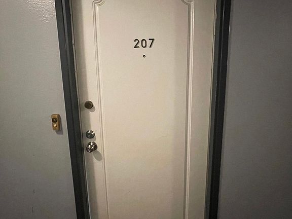 5th image of 718 N Monterey St #109