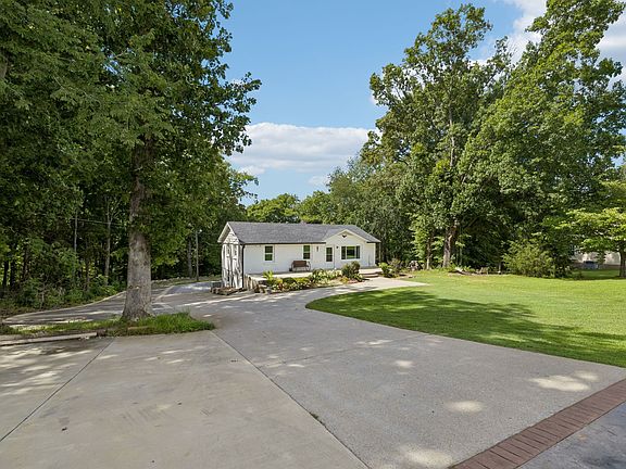 2nd image of 851 Belmont Rd