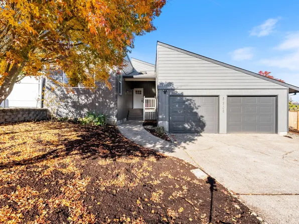 52908 NW Cliff Dr, Scappoose, OR 97056