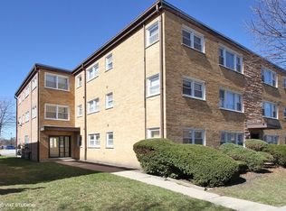8154 Keating Ave APT 302, Skokie, IL