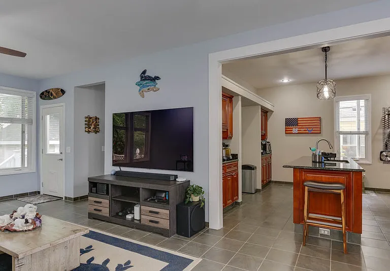 823 Shirley Ave — Photo 17