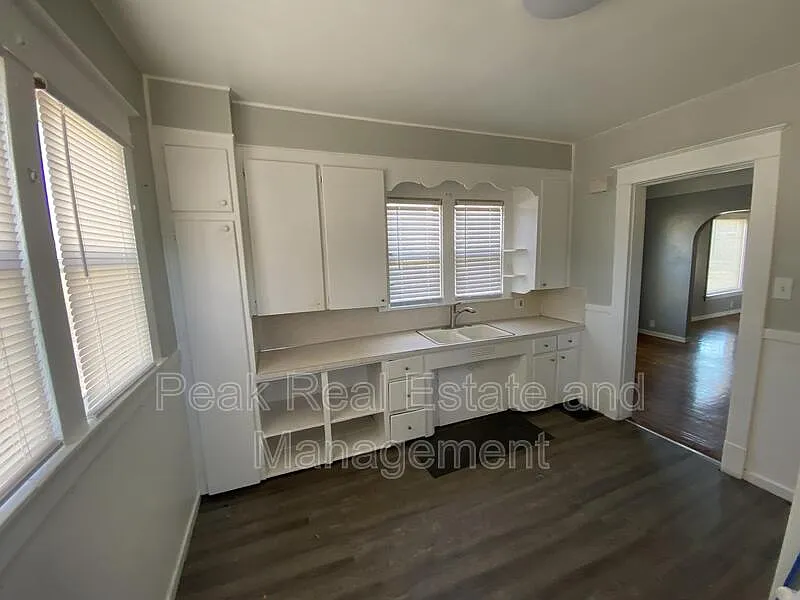 2 bed, 1.0 bath, $1,200 — Photo 3